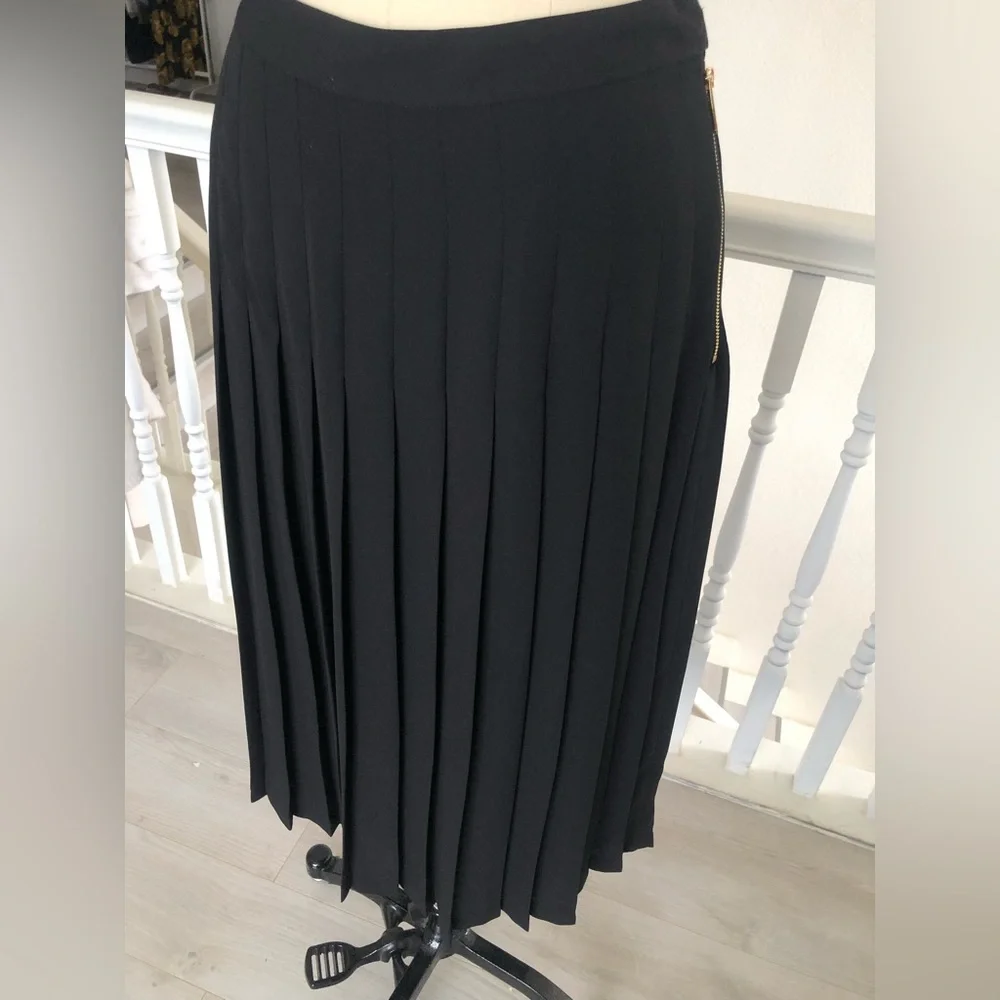 C H A U S, black pleated midi skirt. - Picture 6 of 11